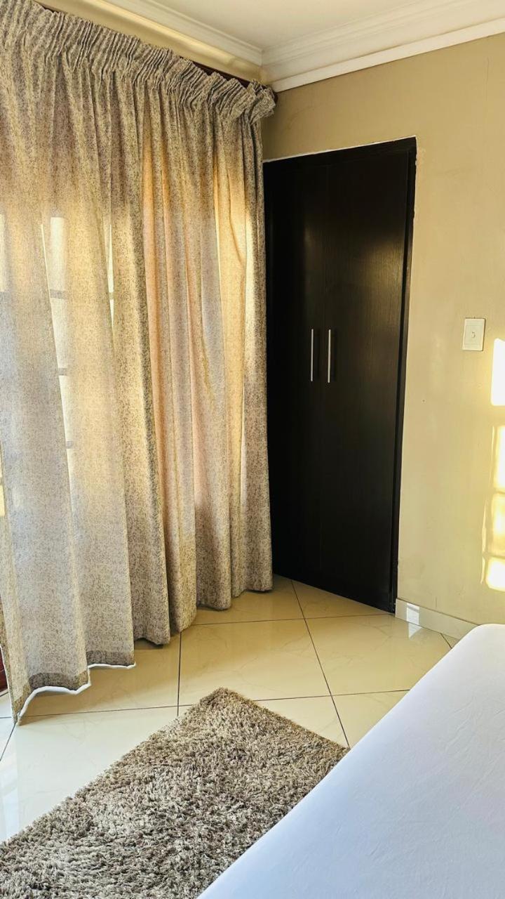 Sunrise Boutique Hotel Witbank Exteriör bild