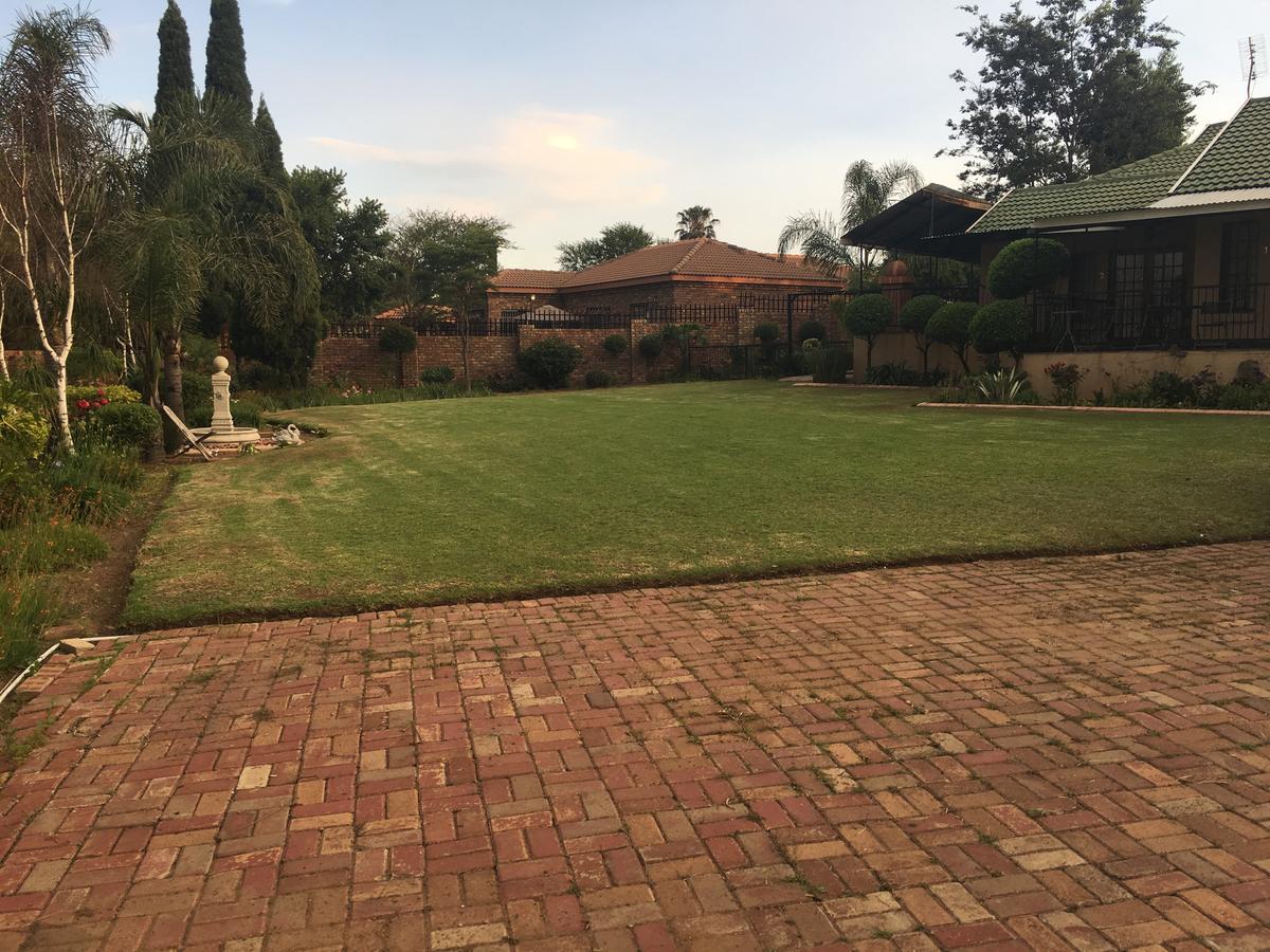 Sunrise Boutique Hotel Witbank Exteriör bild