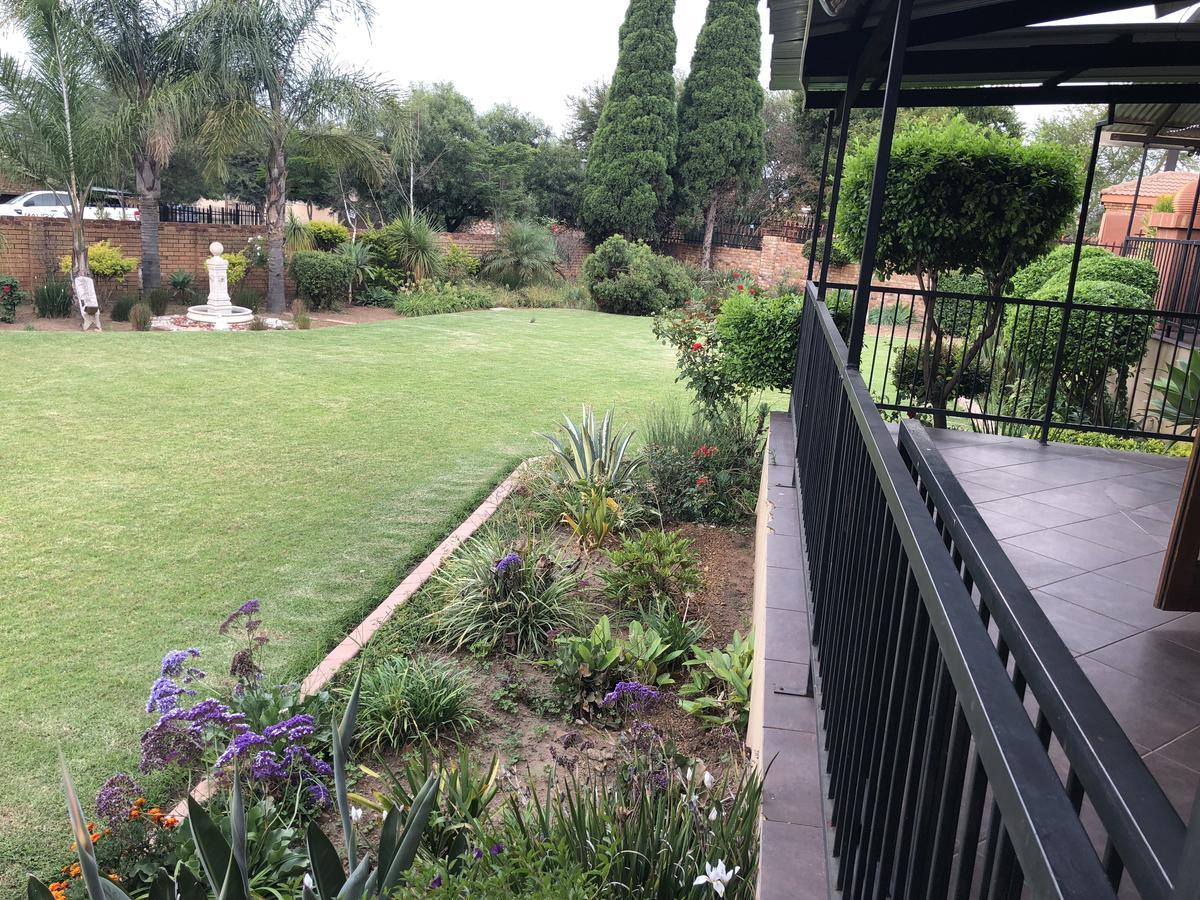 Sunrise Boutique Hotel Witbank Exteriör bild