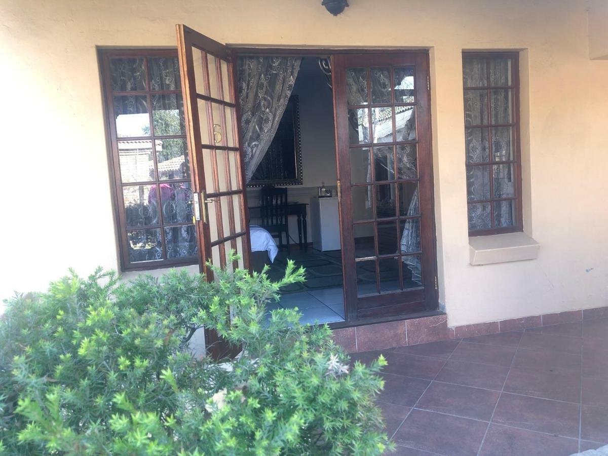 Sunrise Boutique Hotel Witbank Exteriör bild