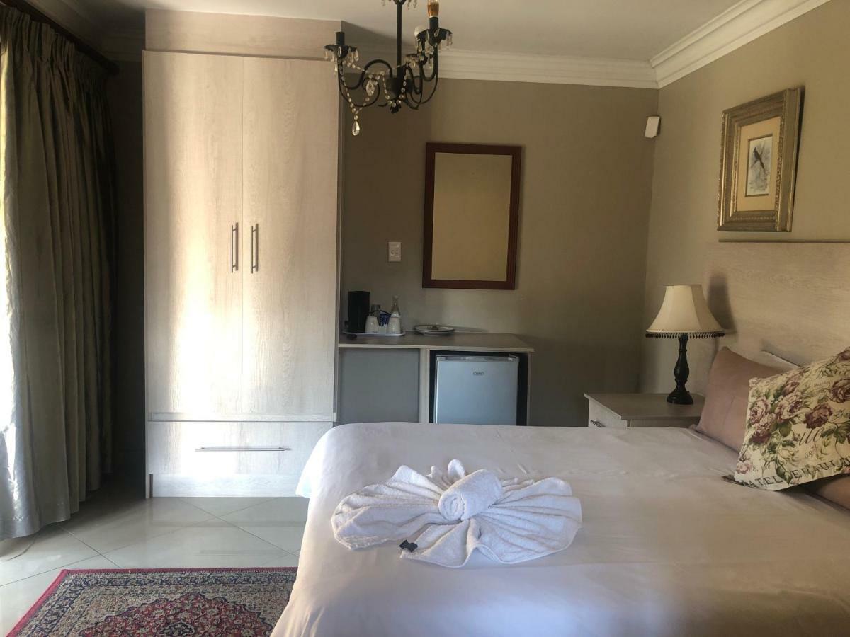 Sunrise Boutique Hotel Witbank Exteriör bild
